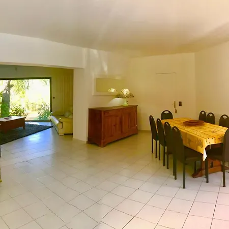 Climatisee Avec Piscine Sur Les Hauts De Villa *