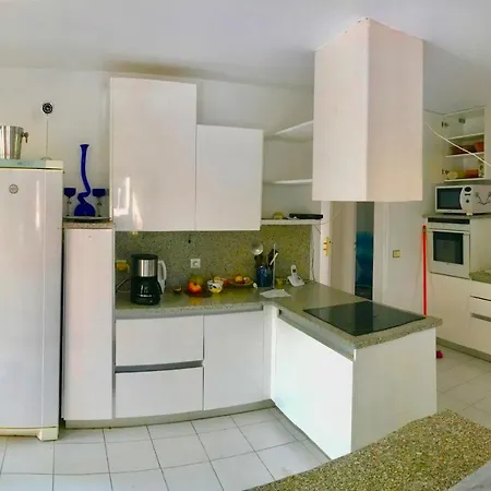 Climatisee Avec Piscine Sur Les Hauts De Villa Nîmes