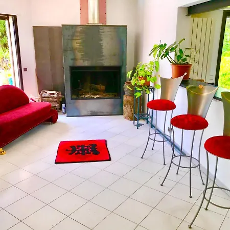 Climatisee Avec Piscine Sur Les Hauts De Nîmes